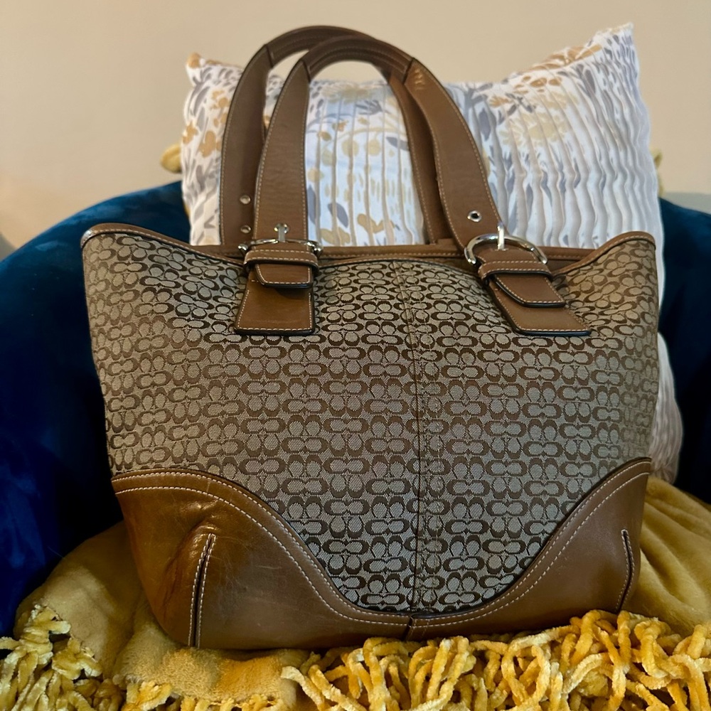 Coach Logo Vintage tote- great condition